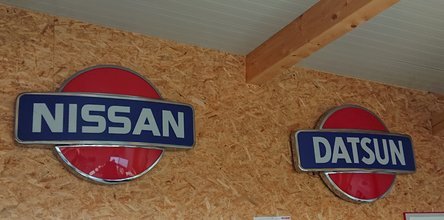 Für Nissan- oder Datsun-Fans - Schilder bei uns erhältlich!